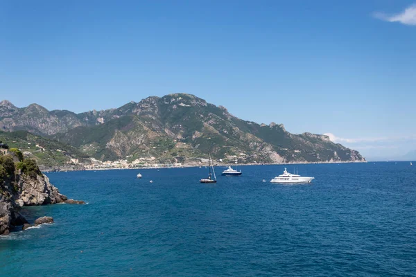 Amalfi Deki Rocky Sahili Alamfi Kayalık Deniz — Stok fotoğraf