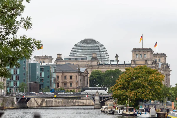 Berlín Reichstag Visto Desde Superficie Del Río Spree Reichstag — Foto de Stock