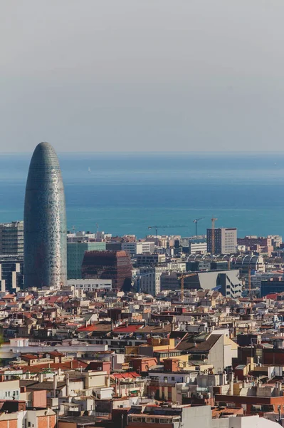 巴塞罗那 2019年8月25日 巴塞罗那金融区的Torre Agbar 2010年8月15日位于巴塞罗那的一座38层塔楼 塔楼总面积50693平方米 其中30000平方米在办公室 — 图库照片