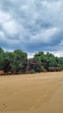 Tenha Huzur: Thatched Beach Hut Sri Land 'de Serene Tropik Denizi