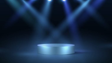 Ürün gösterisi için karanlık stüdyoda spot ışıkları olan metal bir podyum.
