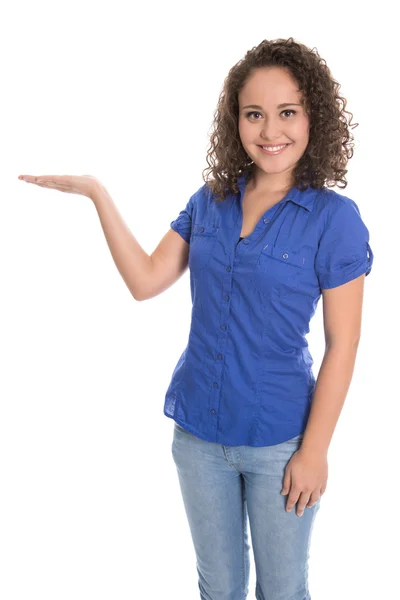 Isolado sorrindo jovem mulher apresentando-se com palma sobre bac branco — Fotografia de Stock
