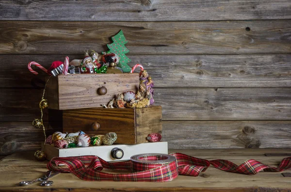 Fond de Noël en bois dans un style vintage et nostalgique . — Photo