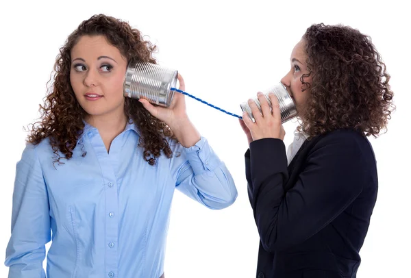 Communicatieconcept: twee geïsoleerd zakenvrouw in gesprek met — Stockfoto