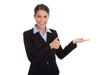 sunulması ve üzerinde beyaz b gösteren izole mutlu iş kadını