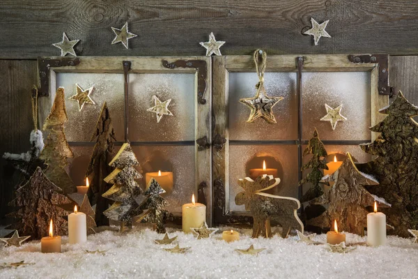 Decoração de Natal artesanal natural de madeira ao ar livre na vitória — Fotografia de Stock