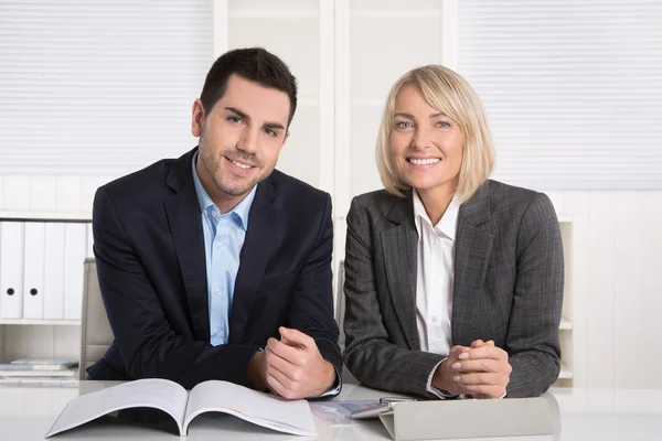 Successful team work: businessman and older female managing dire — Stock Photo, Image