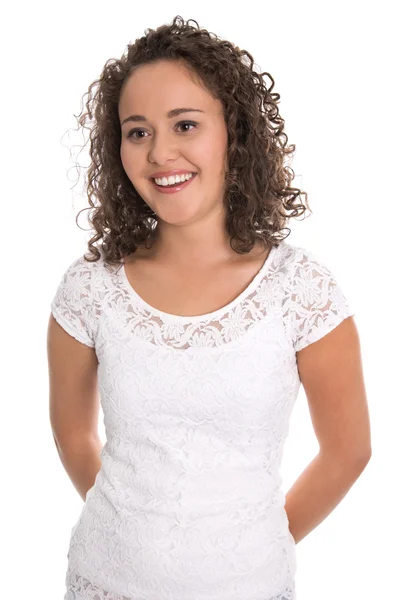 Porträtt av en glad och leende ung kvinna med naturliga virvlar. — Stockfoto