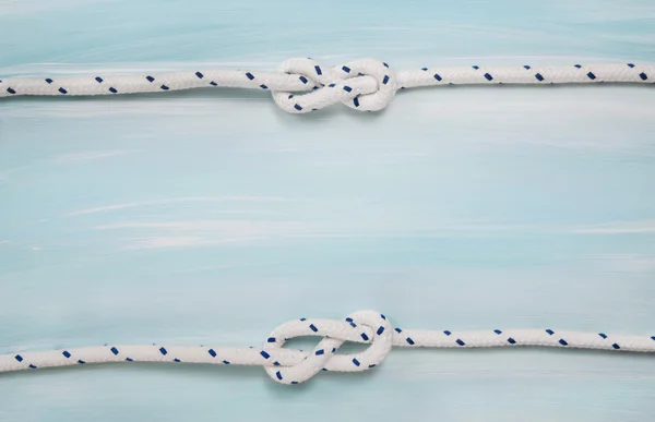Maritime Holzhintergrund in blauer Farbe mit Seil. — Stockfoto