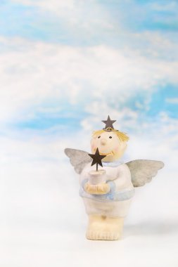 Sevimli Noel meleği bir yıldız onun elinde. Bir greeti için fikir