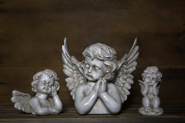 Three sad angels: decoration for bereavement. — Stock Photo, Image