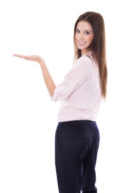 Genç iş kadını pembe bluz hurma ile sunulması. Isolat