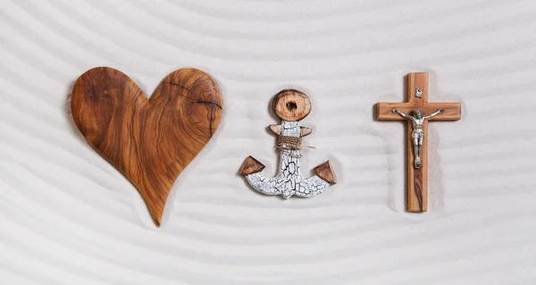 The three symbols of the devine trinity: heart, anchor, cross. — Stock Photo, Image