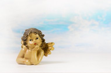 Bir arka plan üzerinde koruyucu melek rüya. bir tebrik araba için fikir