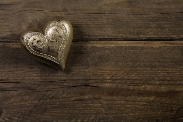 Golden heart on old wooden vintage background. — Stock Photo, Image