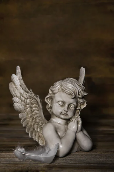 Trauriger Engel: Idee für eine Gruß- oder Kondolenzkarte. — Stockfoto