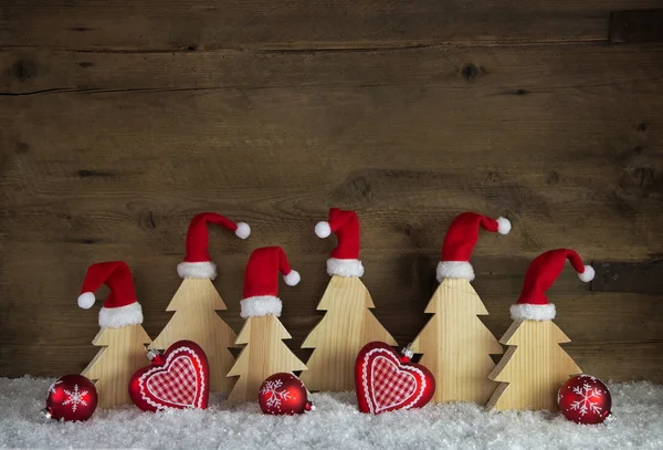 Decoração clássica de Natal com madeira, chapéus de Papai Noel sobre artesanal Fotos De Bancos De Imagens Sem Royalties