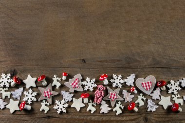 Rustik ahşap Noel arka plan kırmızı ve beyaz ekose desenli de ile