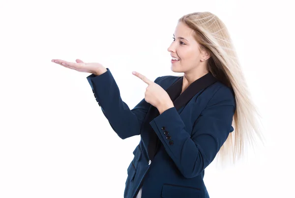 Junge Geschäftsfrau präsentiert mit Zeigefinger und Handfläche isoliert — Stockfoto