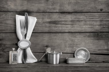 Shabby Chic tarzı: Gri, beyaz ve silv eski ahşap arka plan