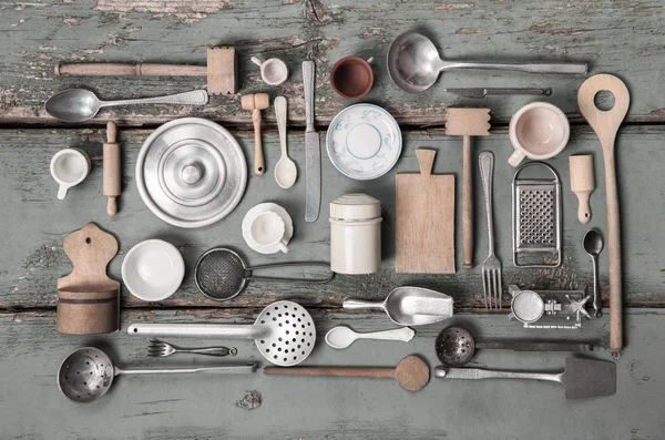 Miniature vecchie di attrezzature da cucina per la decorazione . — Foto Stock