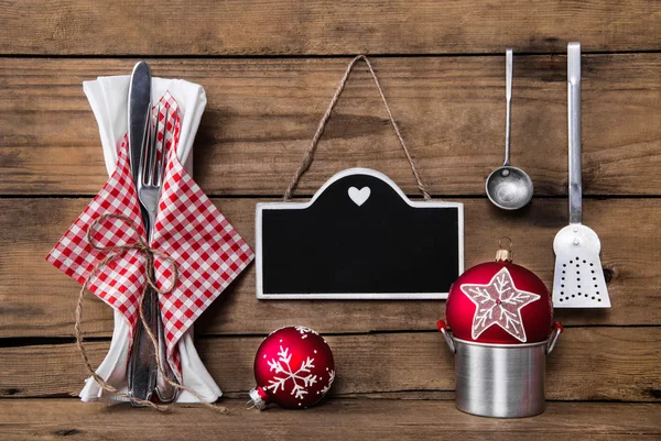 Menükarte in rot-weiß karierten Farben mit Besteck für Weihnachten — Stockfoto