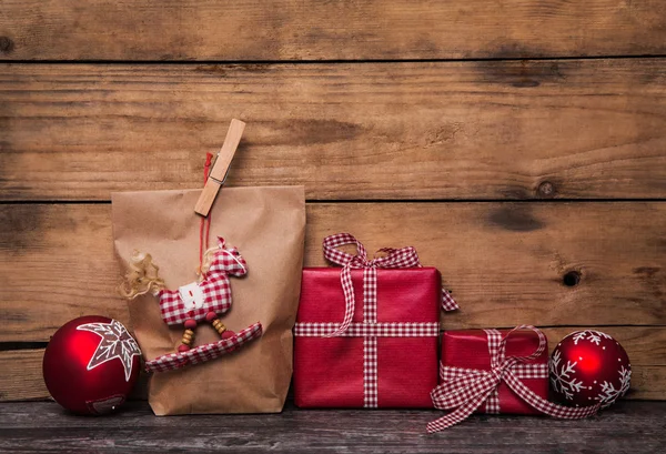 Handmade christmas presents wrapped in paper with red white chec Stockfoto