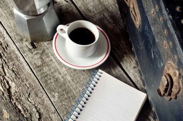 Espresso coffee, espresso maker and notepad — Stock Photo, Image