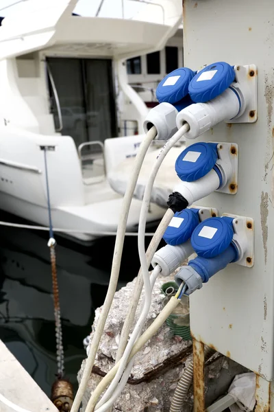 Fornitura di energia elettrica per yacht — Foto Stock