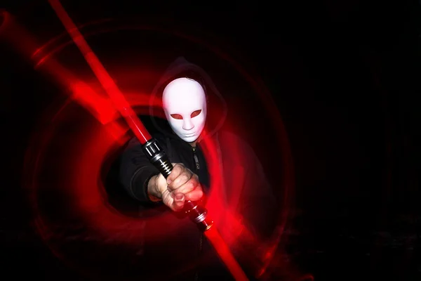 Man with mask holding lightsaber — Stock Photo, Image