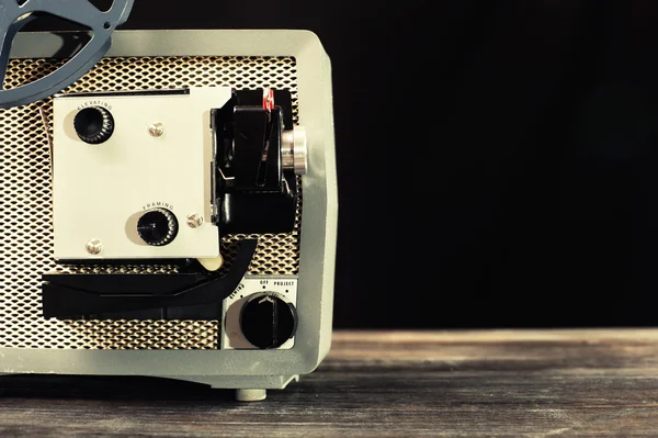 Vintage 8mm film projektör masada — Stok fotoğraf