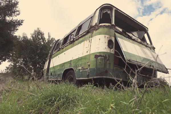 Opuštěný starý autobus — Stock fotografie