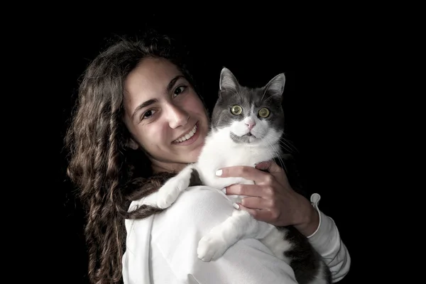 Giovane femmina con gatto — Foto Stock