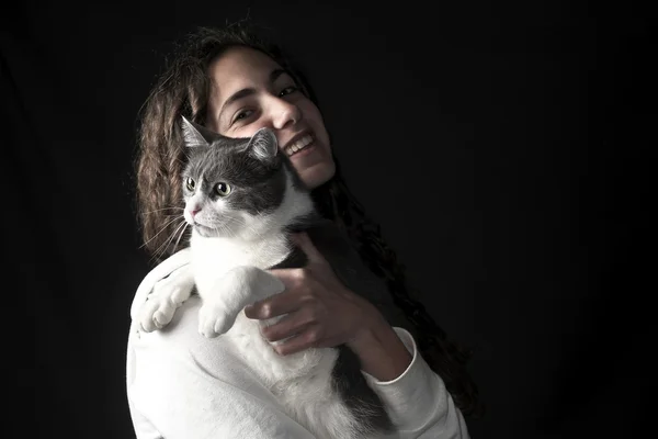 Jeune femelle avec chat Images De Stock Libres De Droits