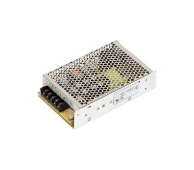 Öncü güç kaynağı beyaz arkaplanda izole ediliyor