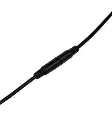 LED için DC güç konnektörü tıpası beyazda izole edildi.