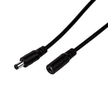 LED için DC güç konnektörü tıpası beyazda izole edildi.