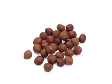 Fındıklar beyaz arkaplanda izole