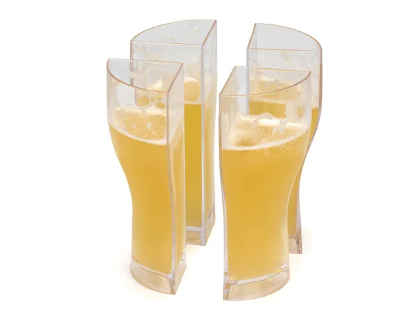 Lätt öl i glas. Glas, indelat i fyra delar — Stockfoto