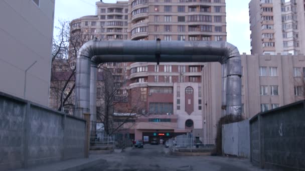 Grand tube rond à la maison résidentielle de grande hauteur — Video