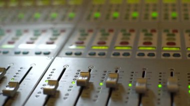 Radyo sinyalleriyle iletilen yazmak 4 k için konsol