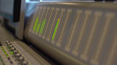 Radyo sinyalleriyle iletilen yazmak 4 k için konsol