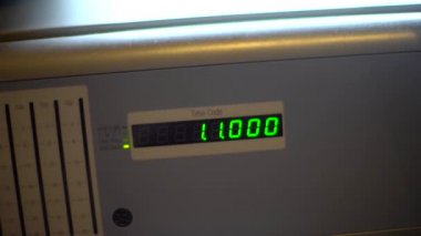 Radyo sinyalleriyle iletilen yazmak 4 k için konsol