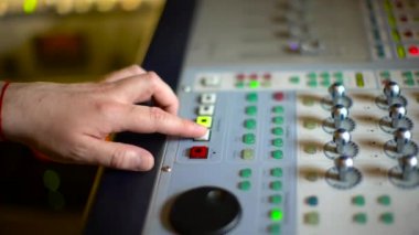 Radyo sinyalleriyle iletilen yazmak 4 k için konsol