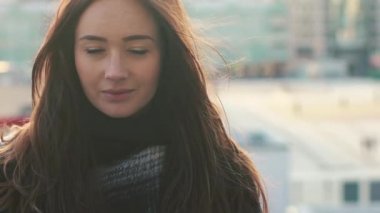 Kız saç Rüzgar geliştirir