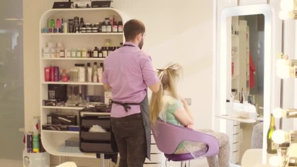 Coiffeur Teindre les cheveux — Video