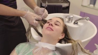 Yordamda bir Güzellik Salonu