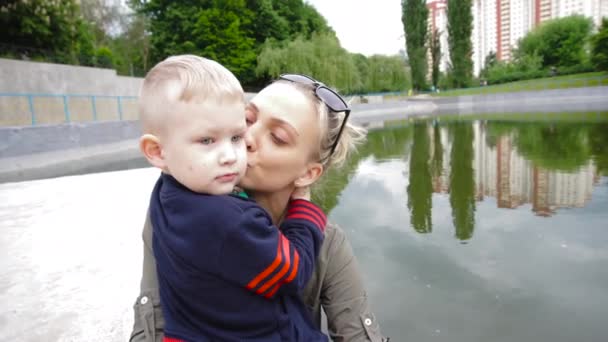 Mom Kissing Son — Stock Video