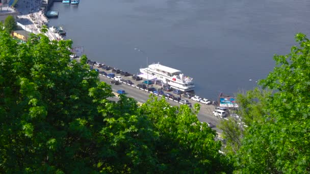 Route le long de la rivière — Video