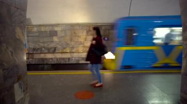 Metrodaki kız